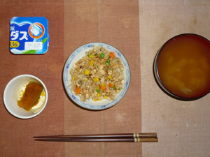 黒胡椒チャーハン,カボチャの煮物,ワカメのおみそ汁,ヨーグルト