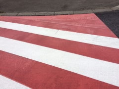 赤い横断歩道