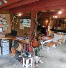 春香建物の中