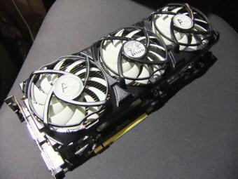 AcceleroXTREMEPlus装着済みGTX580_01