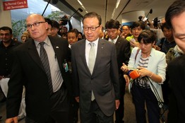 ｱｼｱﾝ社長01