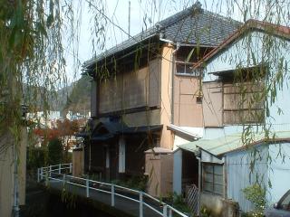 2002_1205_120909AA.jpg