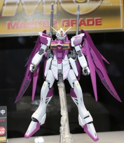 MG デスティニーインパルスガンダムＲ（リジェネス）の塗装完成見本を