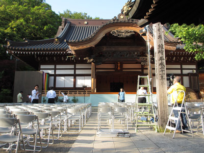 深大寺の境内