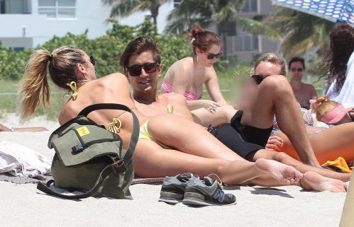Candice Swanepoel - wearing a bikini on the beach in Miami (5)
