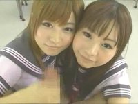 【cfnm】ふたりの美少女に見つめられてシゴかれた